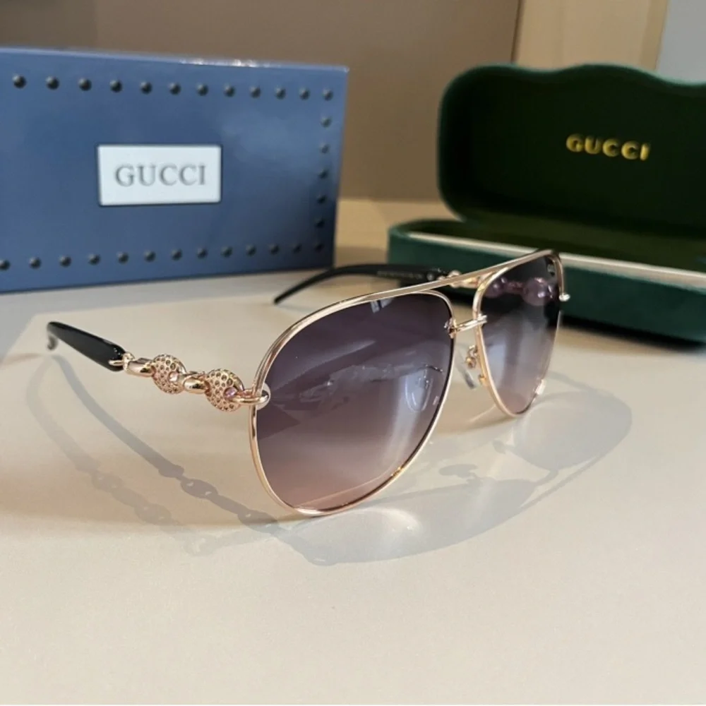 Gucci Women's Black and Gold Sunglasses